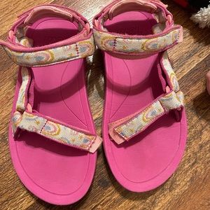 Girl’s Teva’s Size 1